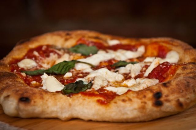 Μυθομανής ληστής ξεσπά σε κλάματα για να πάρει μία τσάμπα πίτσα